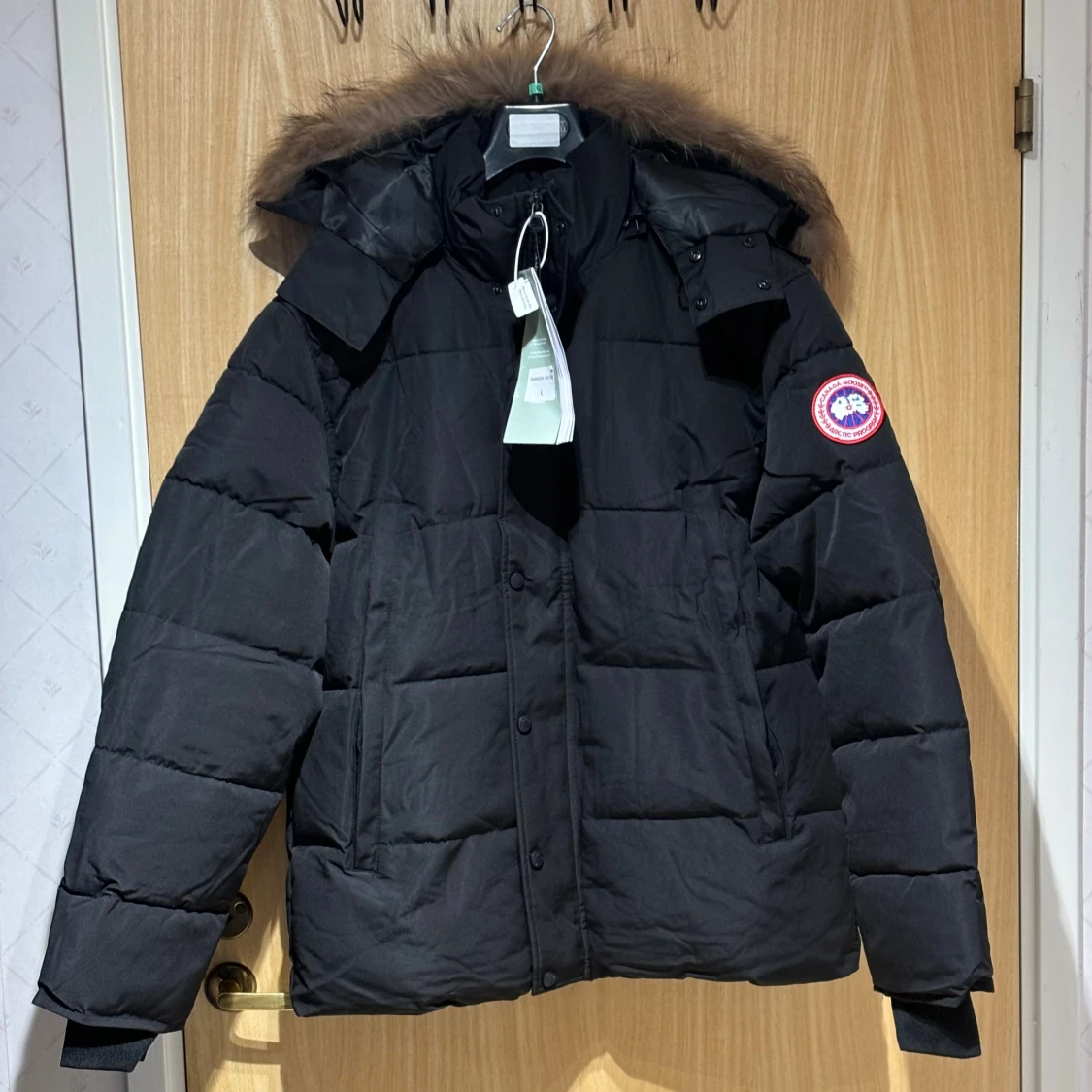 Svart dunjacka m. päls - Canada Goose Wyndham Strl. L