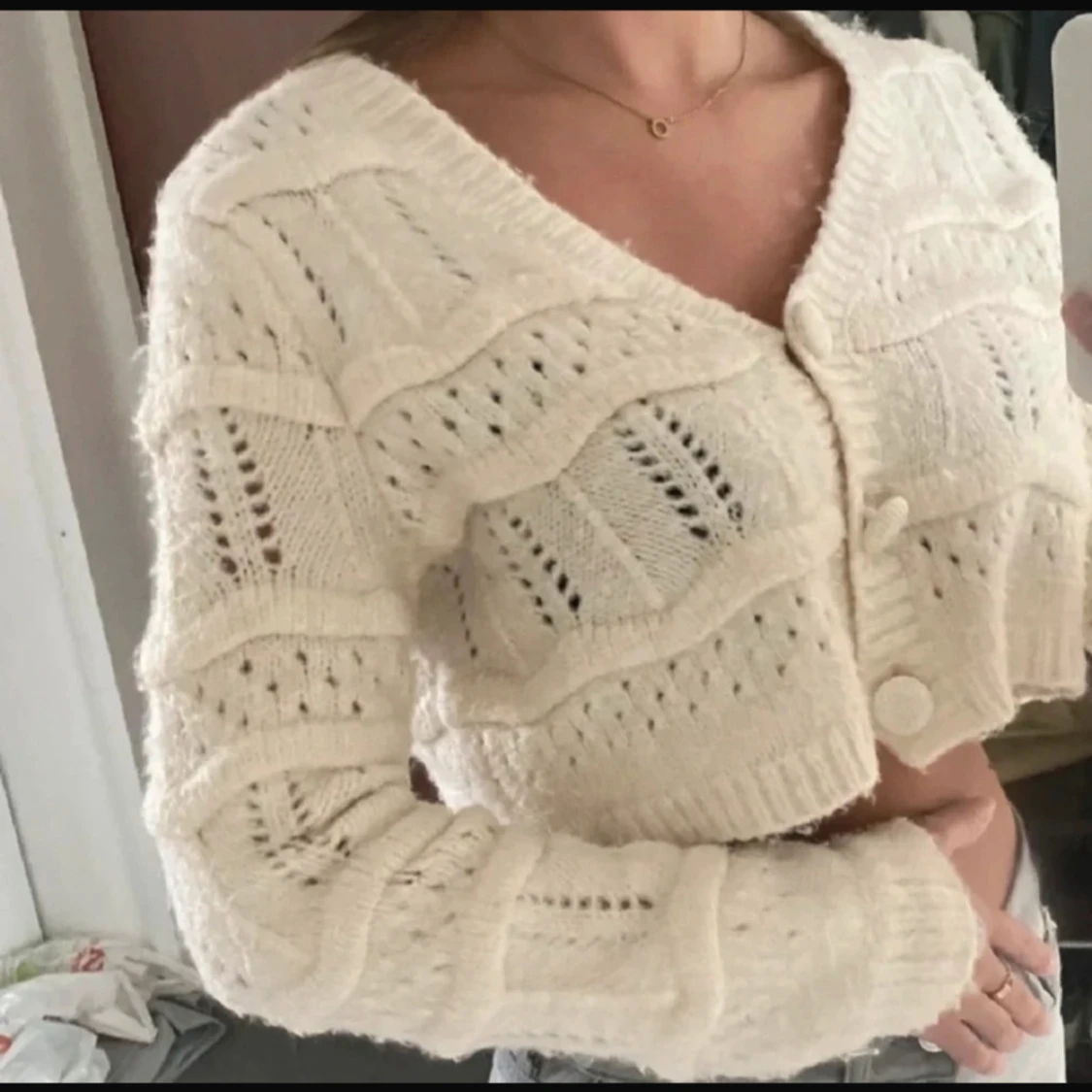 Beige croppad stickad kofta - 1