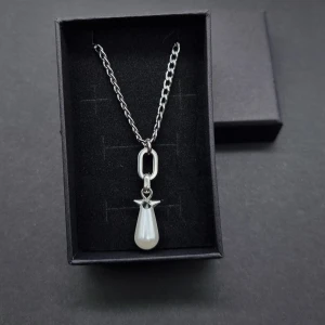 Handgjort halsband  - Rostfritt stål.  Längd-40cm +5