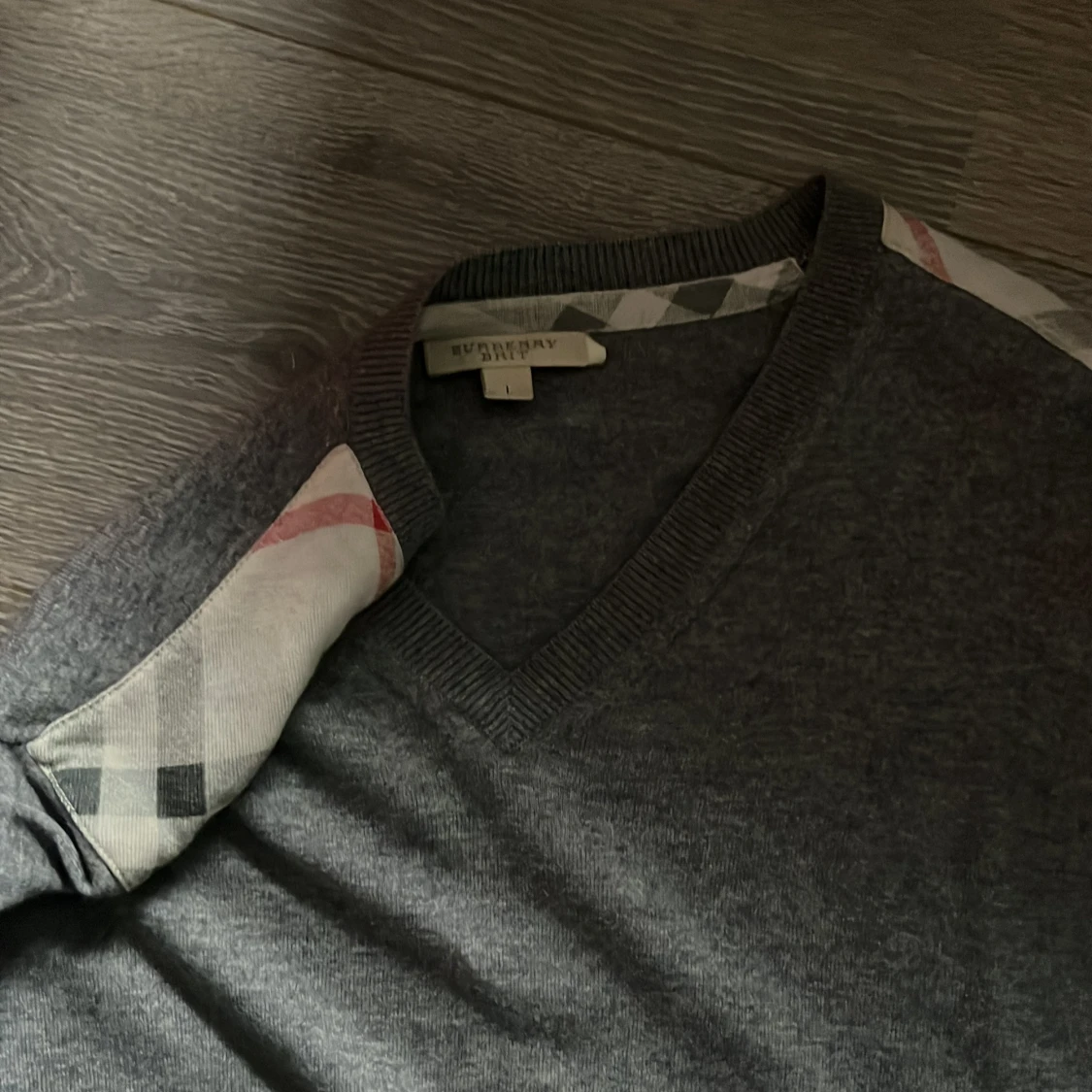 Grå v-ringad tröja från Burberry Brit - 2