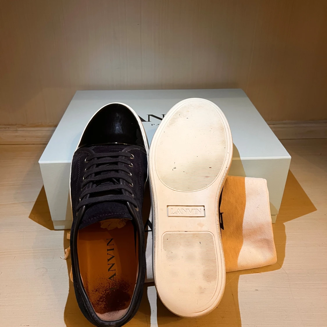 Svarta sneakers från Lanvin med lackad tå - 1