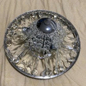 Kristall lampa - Elegant silverkristall lampa. Perfekt som inredningsdetalj 