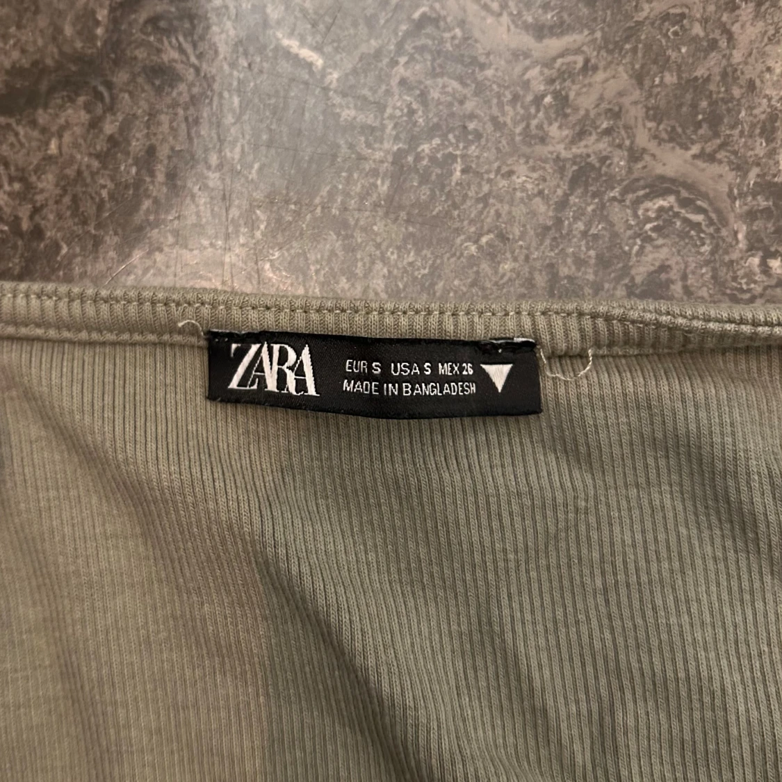 Grön ribbad croppad topp från Zara - 2