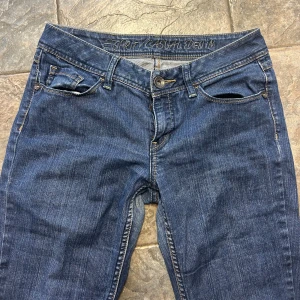 Vintage lågmidjade jeans från espirit  - Super snygga lågmidjade vintage jeans från espirit! Säljer då de är lite för korta för mig som är 165 (de slutar vid foten)