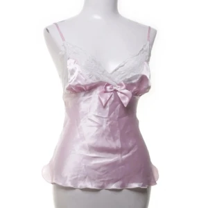 linne med spets och rosett  - vintage topp i storlek s. använd ”köp nu”. 5/10-2025