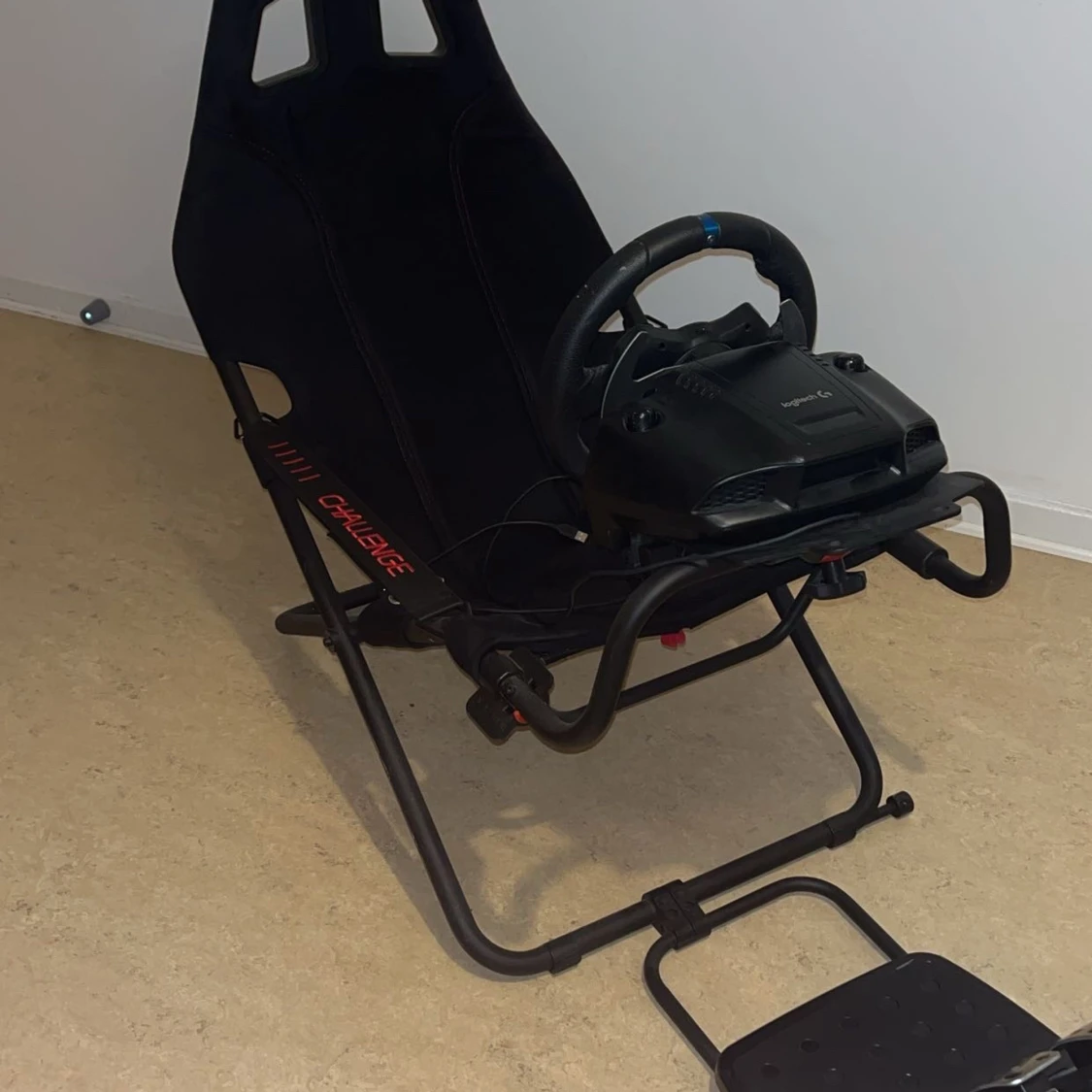 Logitech G29 Racing Wheel med Playseat Challenge