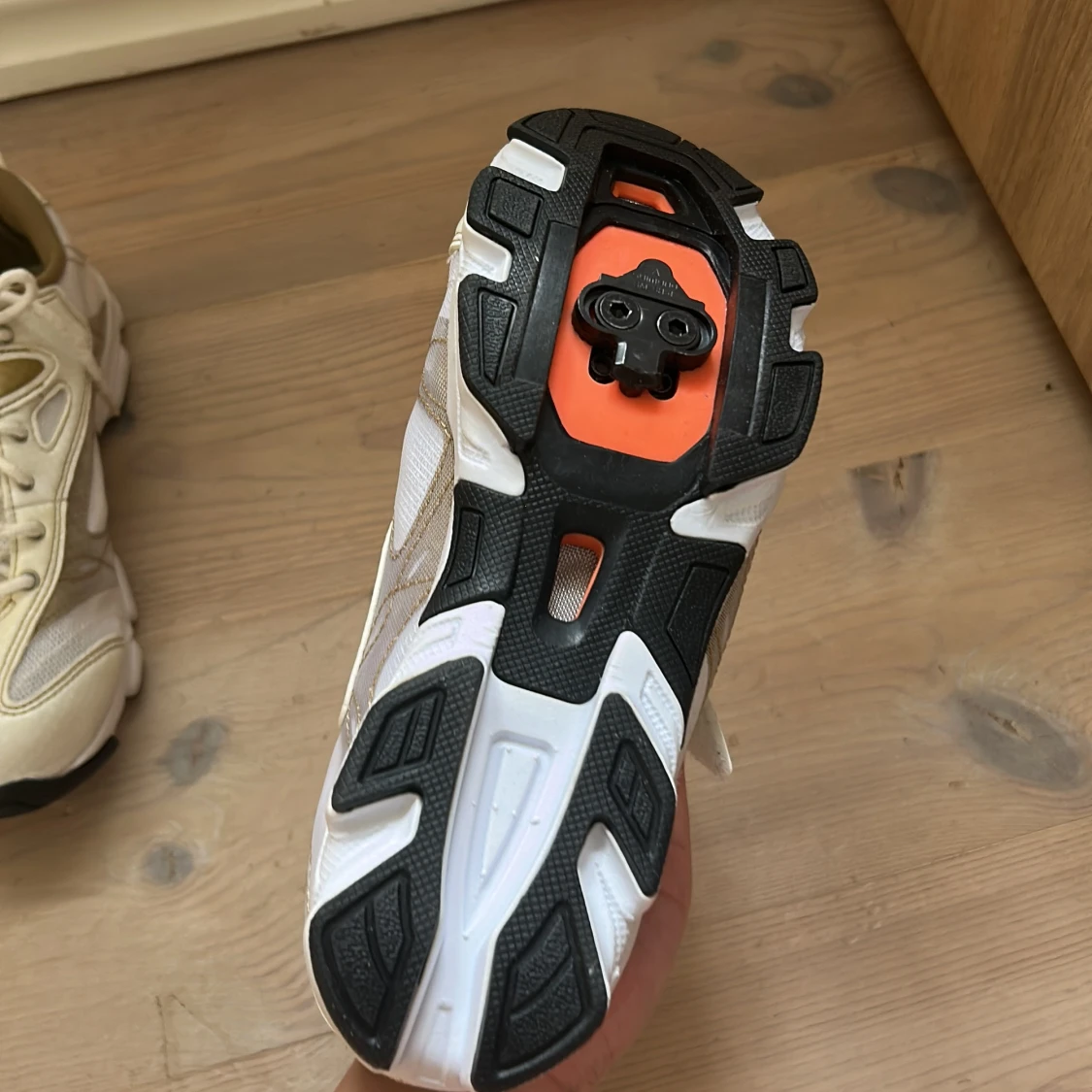 Shimano vita cykelskor med SPD-fäste - 1