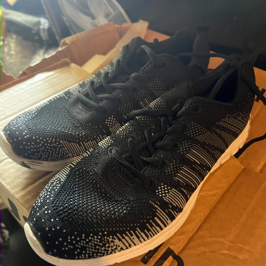 Svarta stickade sneakers strl 40 - 2