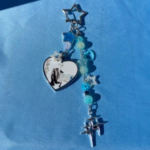 BLADEE - LOVENOTE - keychain - 1st Keychain med BLADEE motiv. Alla DRAIN GANG beställningar kommer med foto + DRAINBABY sticker. Alla beställningar kommer med freebies!