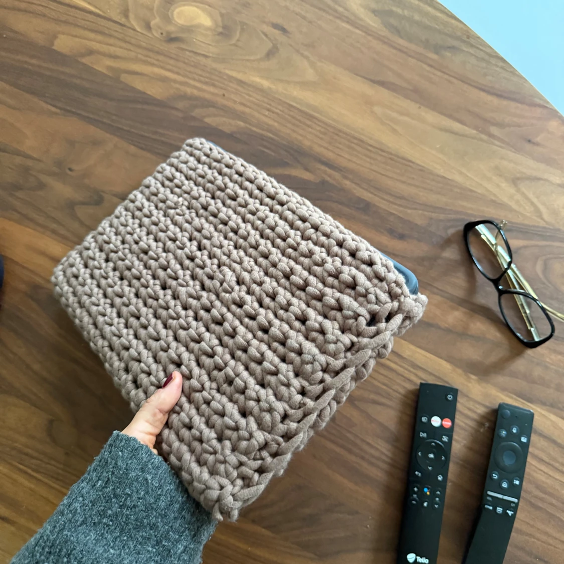 Brun virkad datorväska - 1