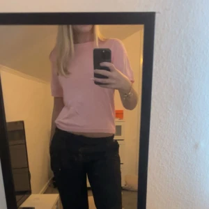 Fin rosa tröja  - Säljer denna fina tröja från only, använt 1 gång, storlek L men sitter perfekt på mig som brukar ha storlek xs/s nypris 359