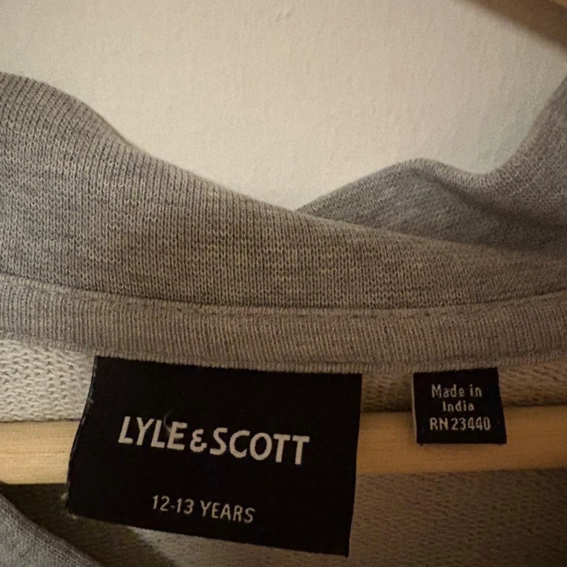 Grå half zip tröja från Lyle & Scott - 2