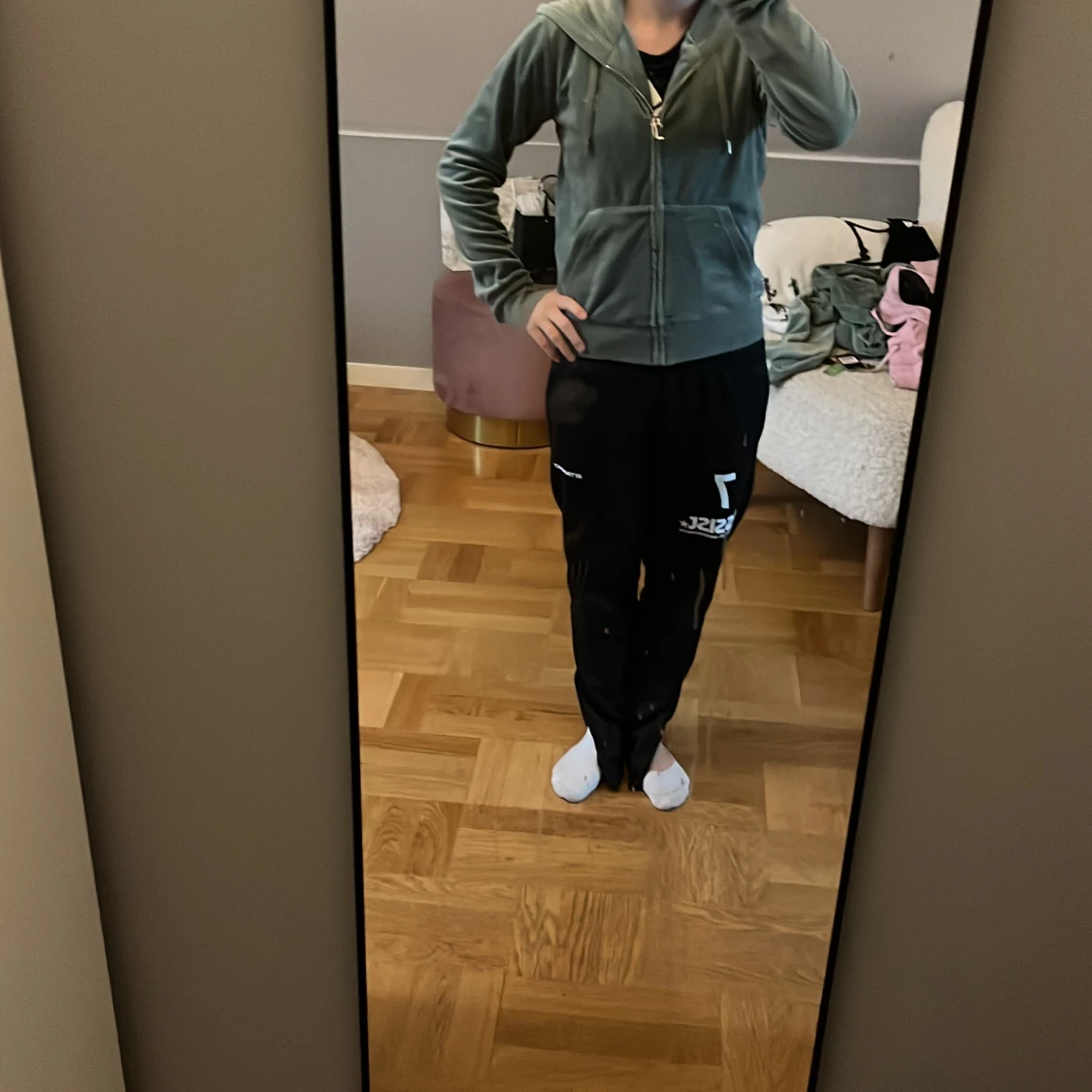 Grön velour hoodie från Juicy Couture - 2