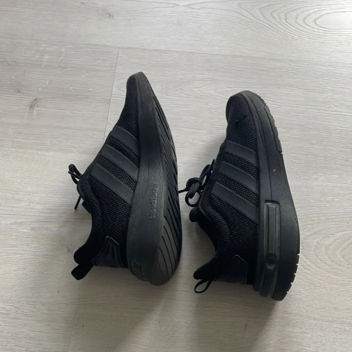 Svarta Adidas sneakers med mesh - 3