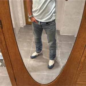 Replay jeans  - Ett par snygga byxor från Replay i storlek W32 L32 i modellen Anbbas 