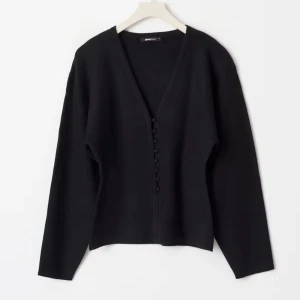 kofta från gina - Shaped knitted cardigan från gina, slutsåld på hemsidan