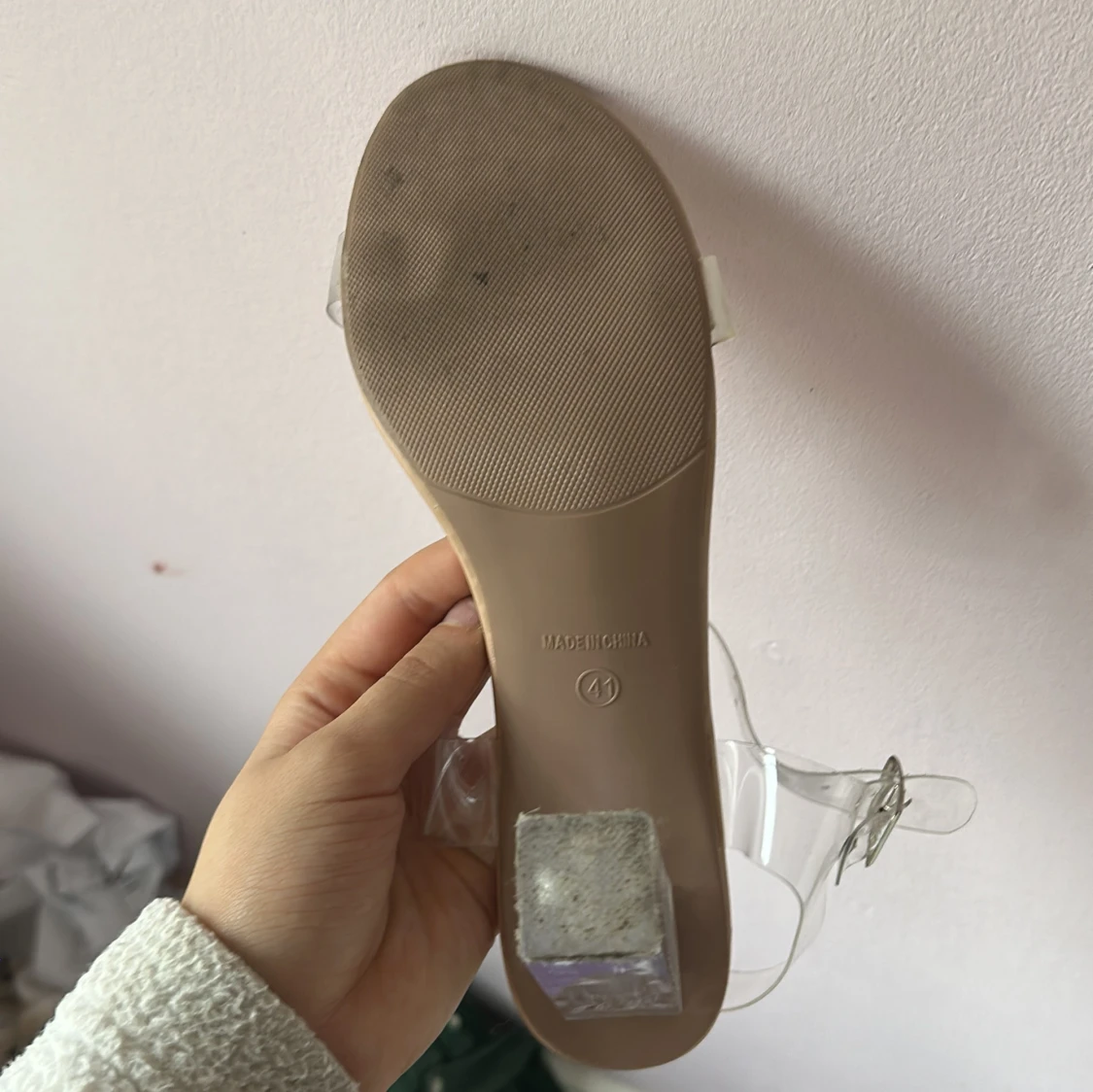 Beige sandaler med transparent klack - 4