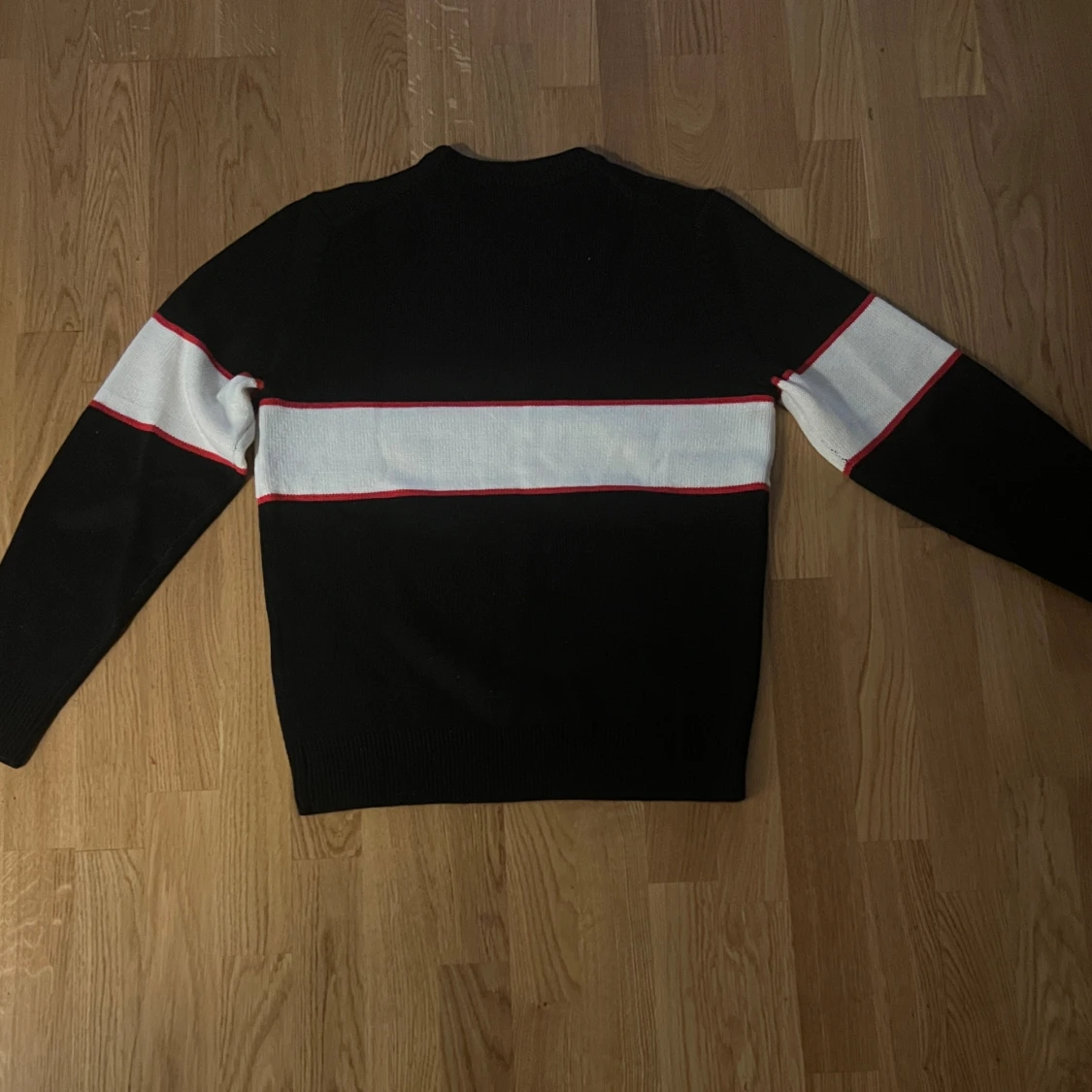 Givenchy Tröja – Klassisk & Stilren  - 1