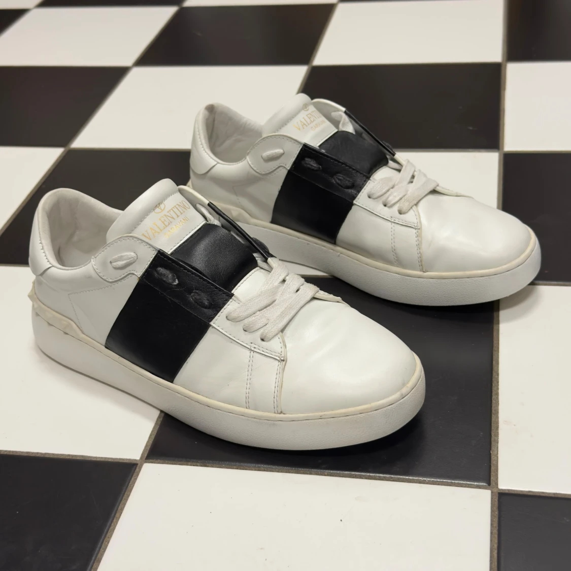 Valentino Garavani Open Size 44