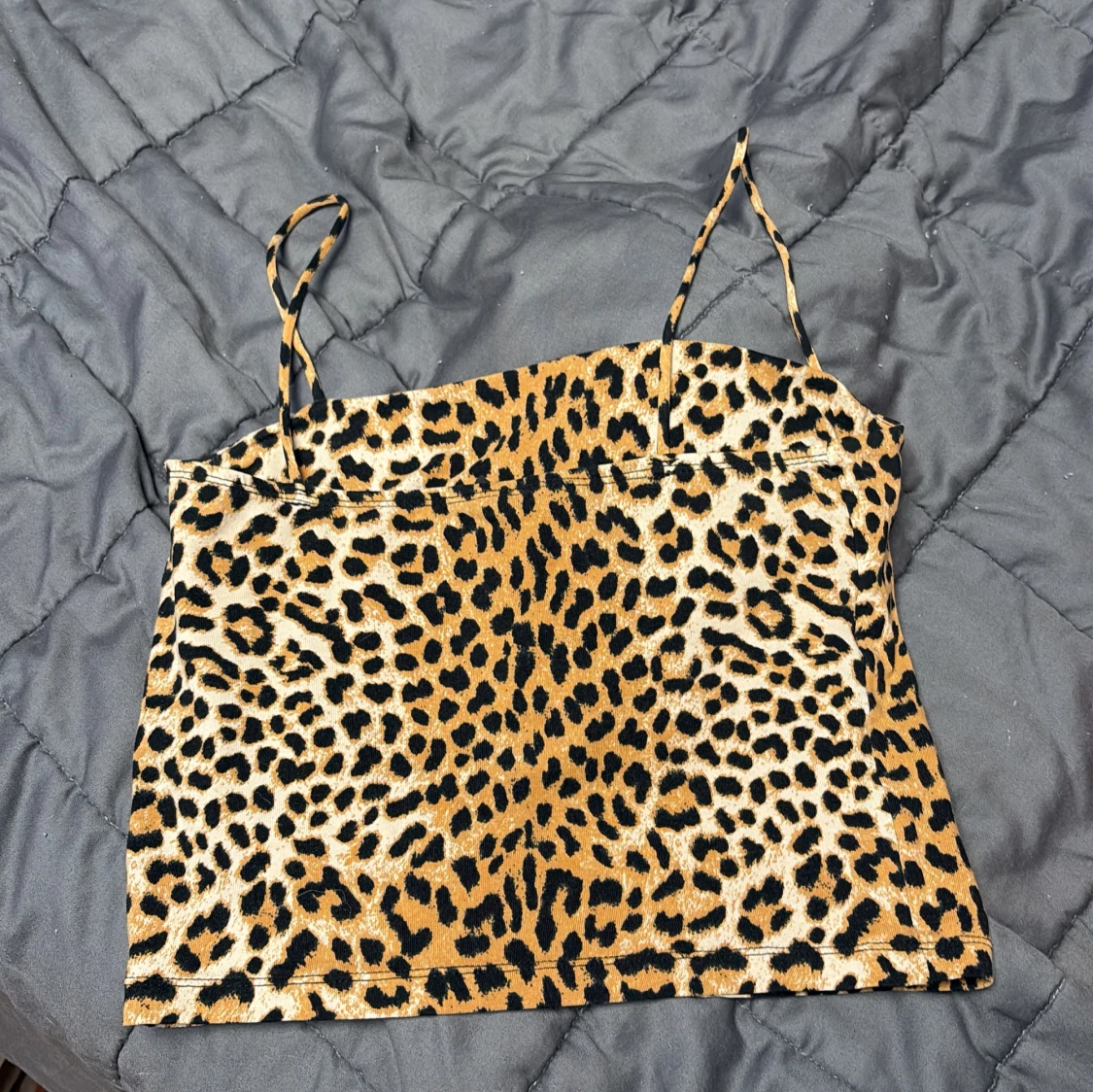 Leopardmönstrad linne från Gina Tricot - 1