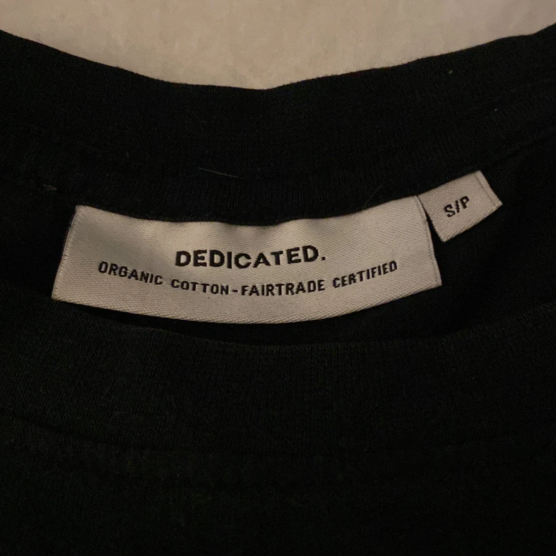 Svart Seinfeld t-shirt från Dedicated - 2