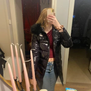 Gloss jacket från femenina  - Säljer en gloss jacket från femenina of sweden nypris 3899 kr 