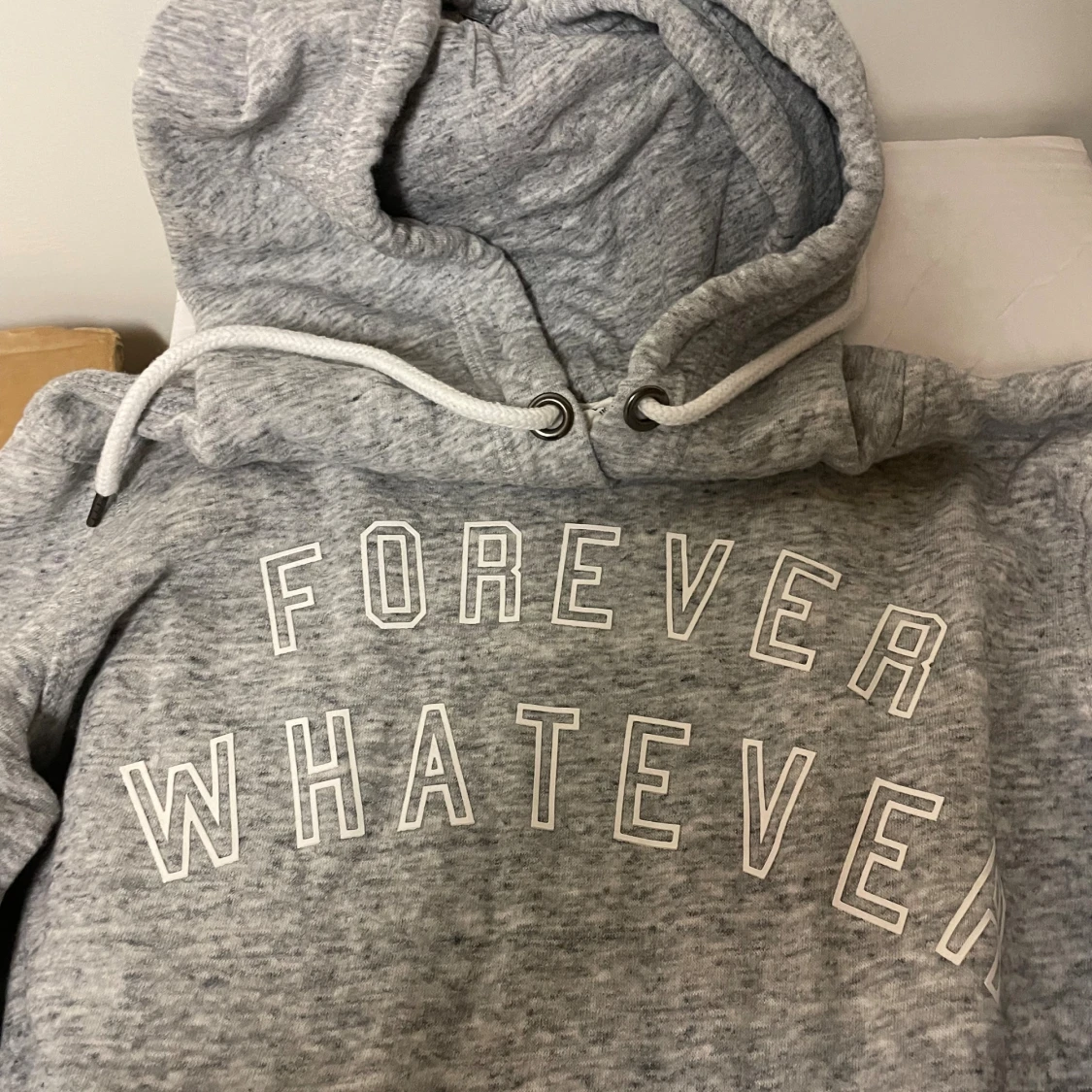 Grå hoodie med tryck från L.O.G.G. - 1