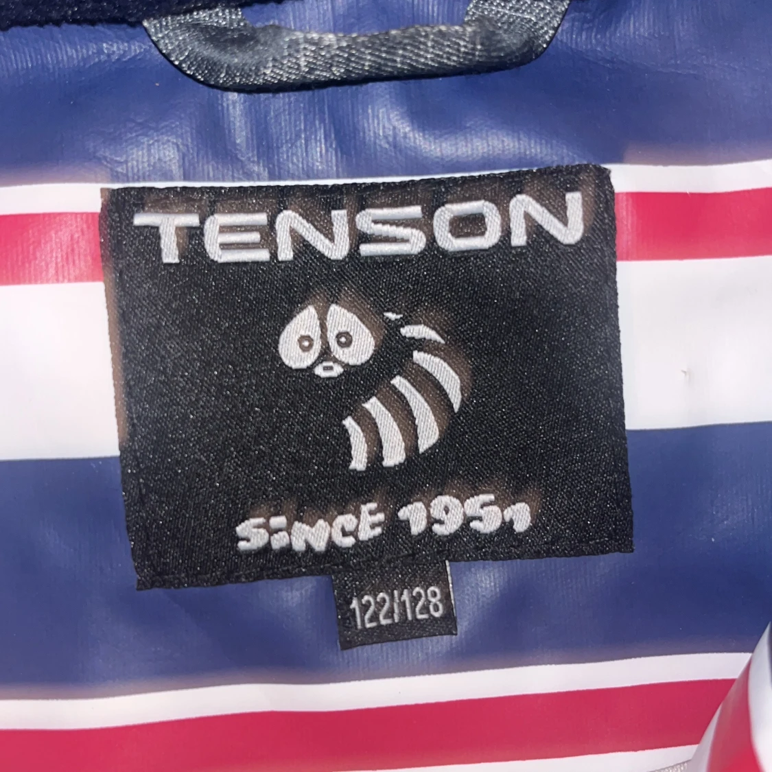 Randig regnjacka och regn byxor från Tenson i storlek 122/128 - 1