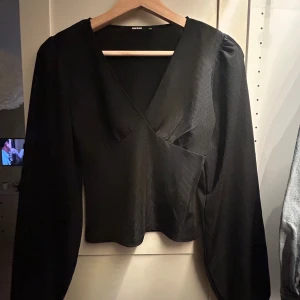 Svart topp från Bikbok - Fin topp från bikbok i storlek XS💞