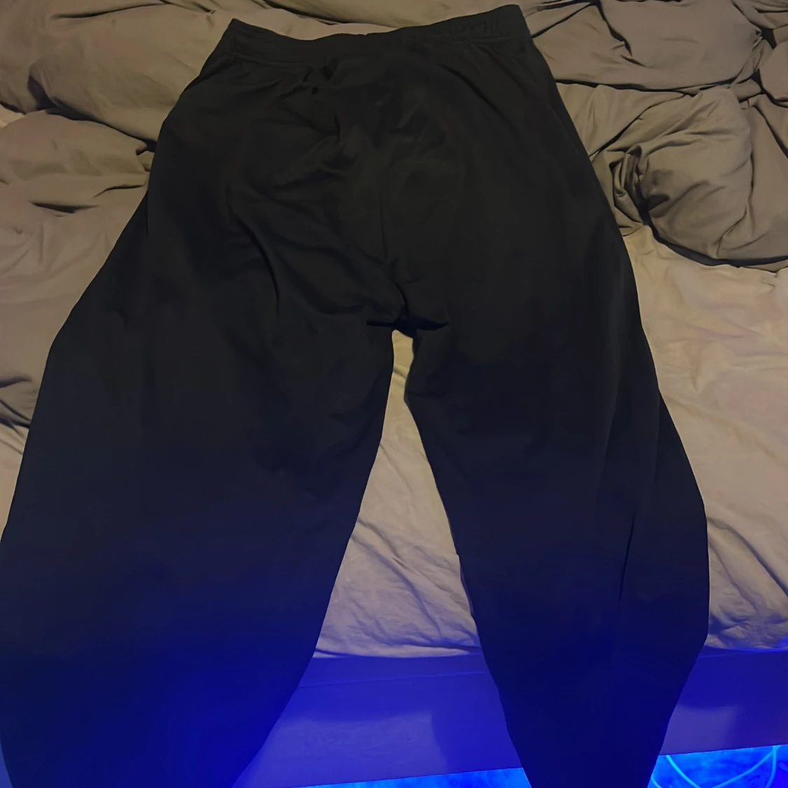 Svarta loose träningsbyxor från Gasp - 1