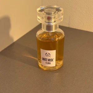 White Musk Flora parfym - Fräsch och modern parfym från The Body Shop. Använd få antal gånger. 