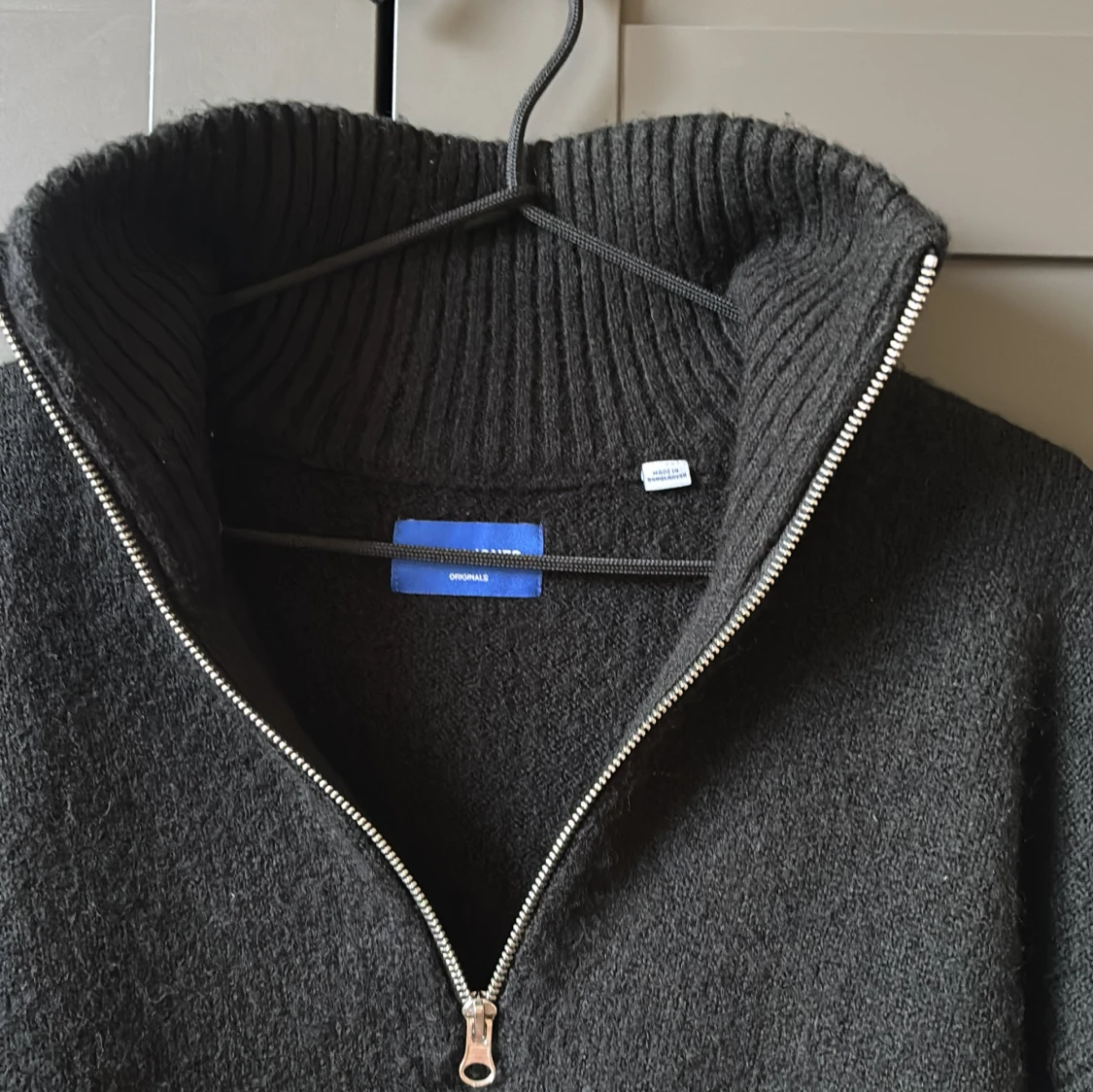Svart stickad half zip-tröja  - 1