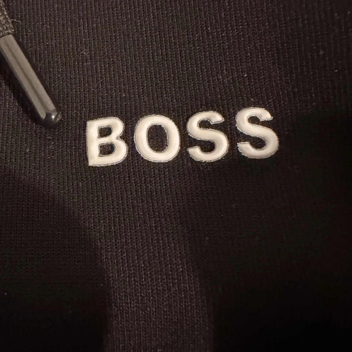 Svart zip-hoodie från BOSS, strl S - 1