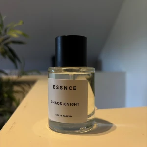 Essnce Chaos Knight - ESSNCE Chaos Knight. Endast sprayade 2 tillfällen då den inte var min smak
