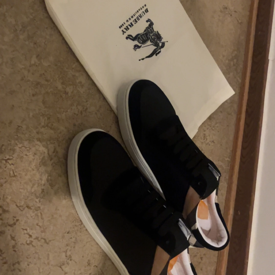 Svarta sneakers från Burberry