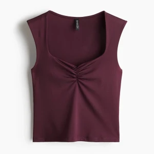 Snygg topp/linne - Skitsnygg linne/topp från H&M. Använd 1 gång. Färgen är plommonlila 