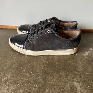 Lanvin - Mycket fina Lanvins i Elefant grå. Storlek UK 9/43. Inget OG.