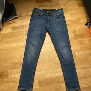 Jack & Jones Skinny Liam jeans blå - Snygga blå skinny jeans från Jack & Jones. Knappast använda.  Kan diskutera pris
