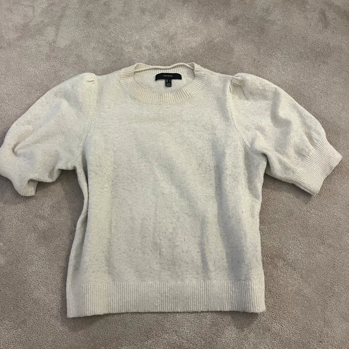 Beige stickad tröja Vero Moda L