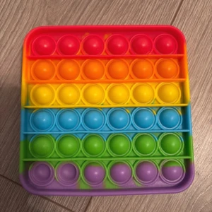 Popit - Regnbågs popit   12,5 cm