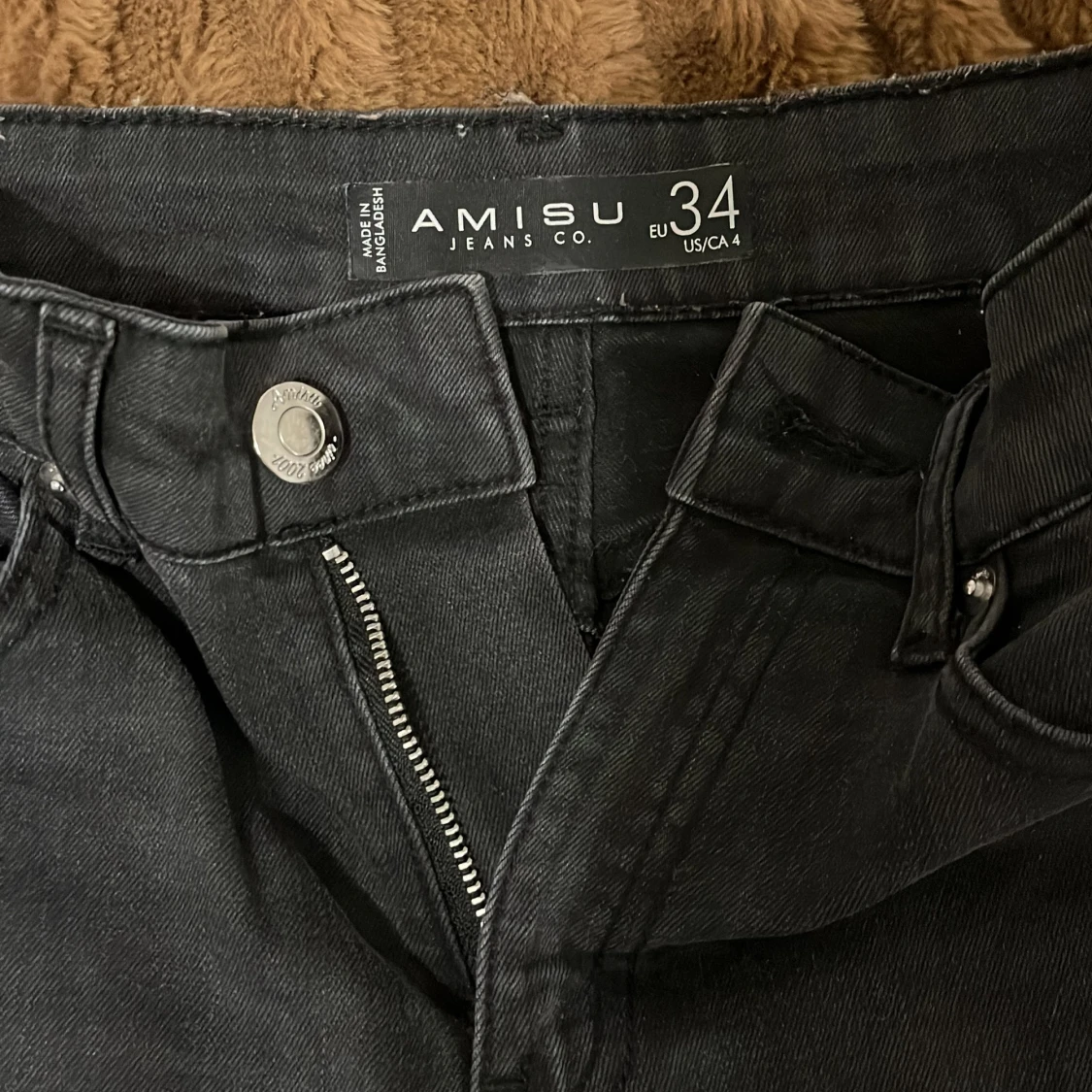 Svarta bootcut jeans från Amisu - 2