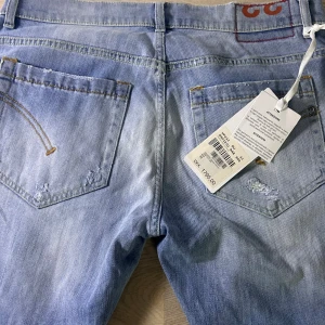 Helt nya Dondup George jeans - Nya | Size 33  | fraktar spårbart inom 24 timmar |  för att köpa klicka ” köp nu” | vid frågor skriv ett meddelande |