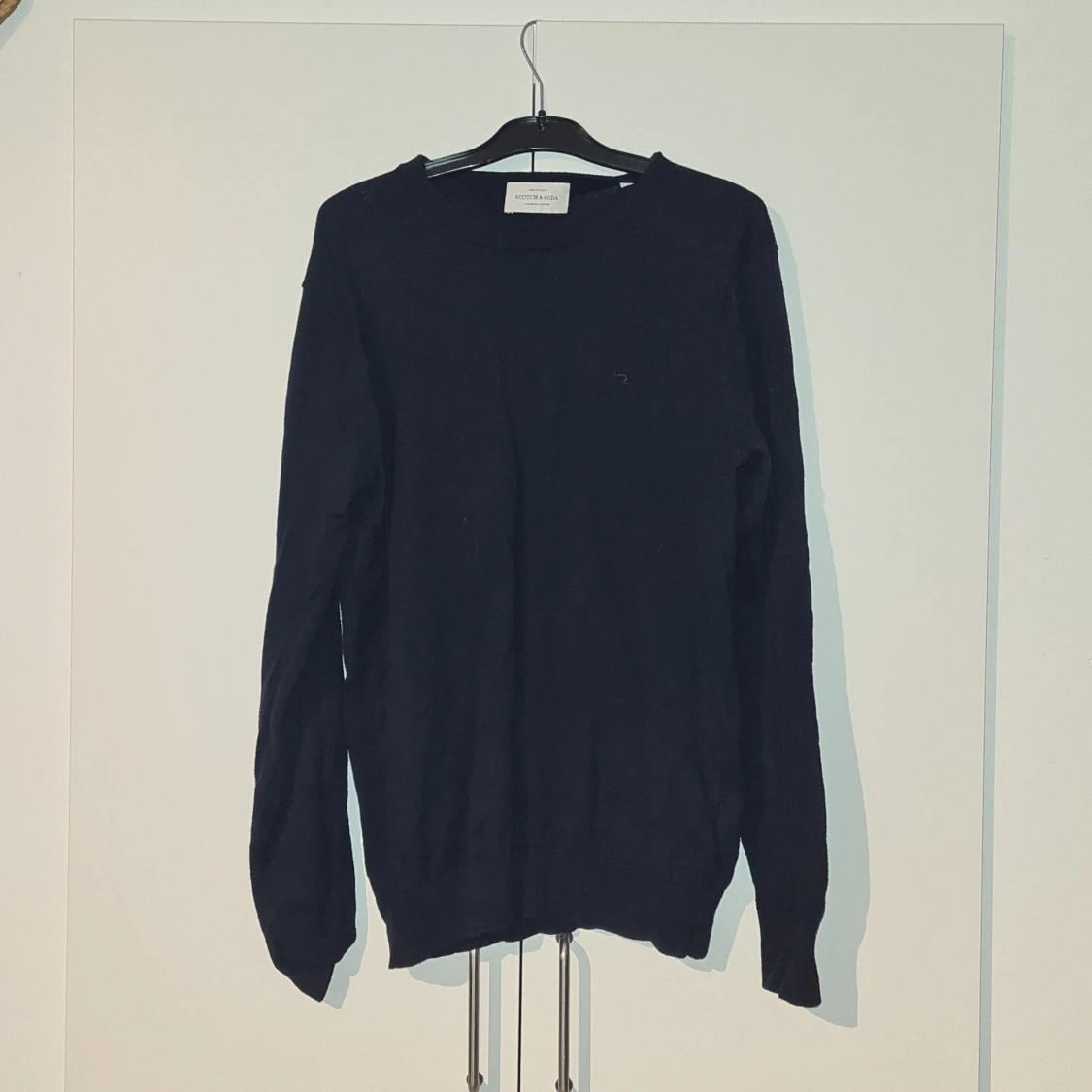 Mörkblå tröja från Scotch & Soda