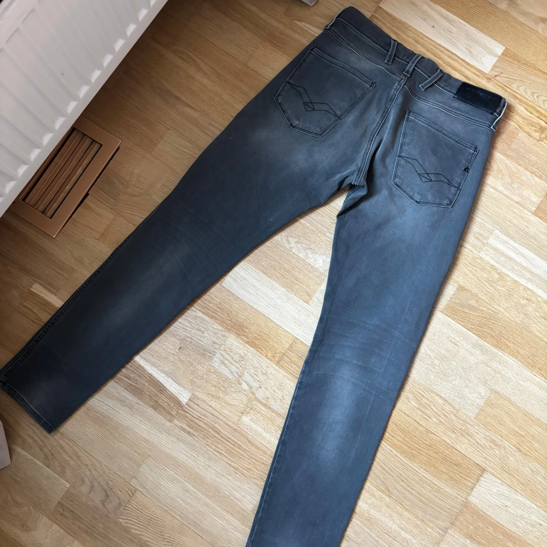 Mörkgråa Replay anbass hyperflex jeans - 2