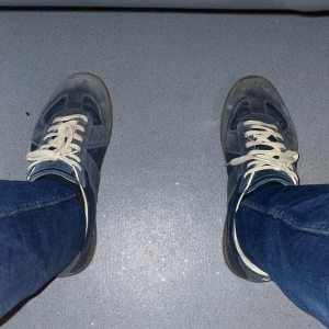 Margielas - Feta margielas, dåliga bilder så kontakta mig för fler bilder! Jag byter sjukt gärna mot ett par golden goose eller några andra feta dojjor. Självklart äkta! Tån har släppt lite där fram, går nog att lösa med skolim. Mvh/ Manne