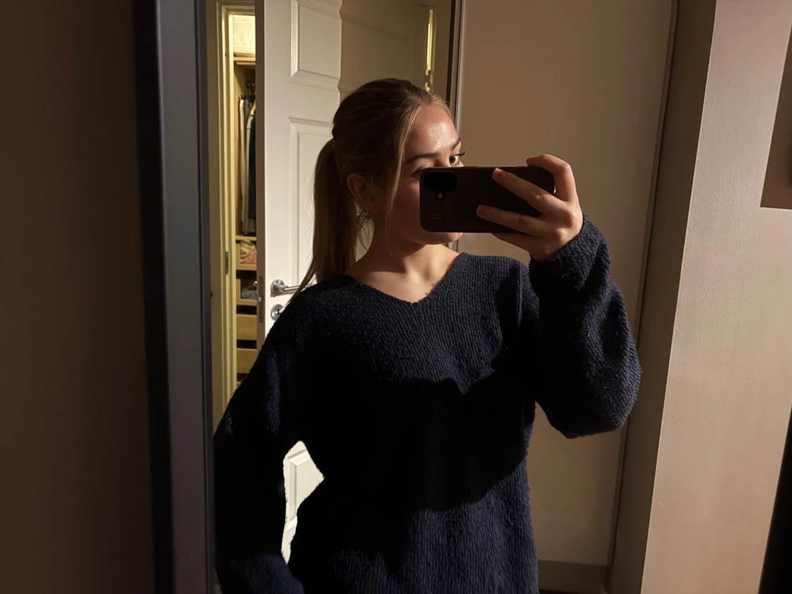 Blå stickad tröja!  - 1