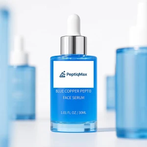 PeptiqMax Blue Copper Peptid Serum ghkcu 99,233% purity  - Upptäck vårt exklusiva blåa serum med en unik aktiv ingrediens som hyllas för sina intensivt reparerande och föryngrande egenskaper. Den kraftfulla formulan arbetar djupt i huden och hårbotten för att stödja kroppens egna reparationsprocesser och maximera ditt naturliga glow. Fördelar för huden  Stimulerar hudens egna reparationsmekanismer Reducerar fina linjer och ger en slätare hud Jämnar ut hudton och minskar ojämnheter Främjar en fastare, fylligare och mer elastisk hud Stärker hud.