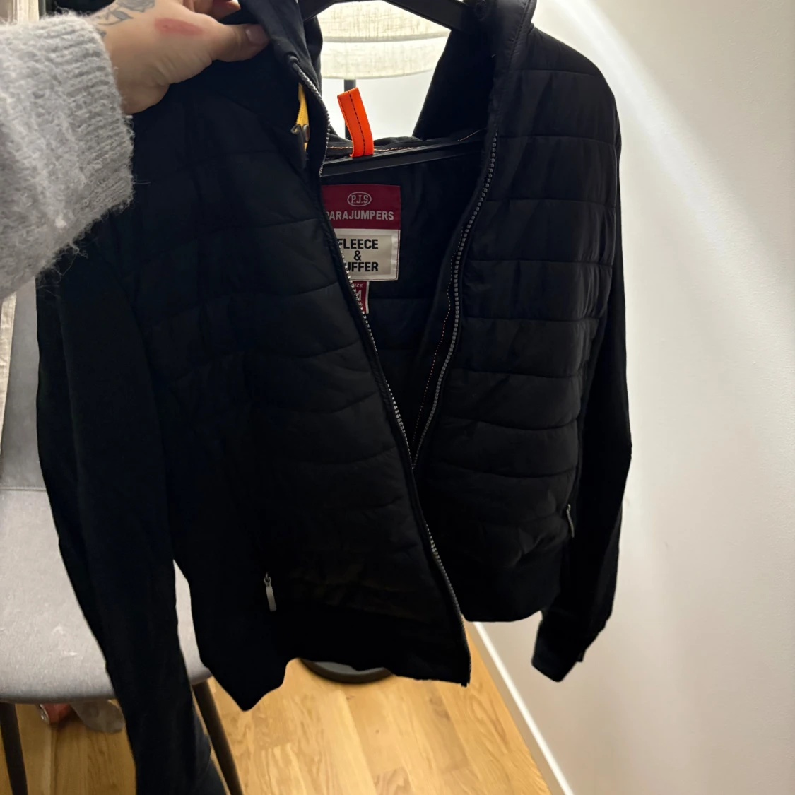 Svart pufferjacka Parajumpers M