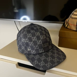 Blå keps - Säljer en Blå keps tveka inte på frågor😁  