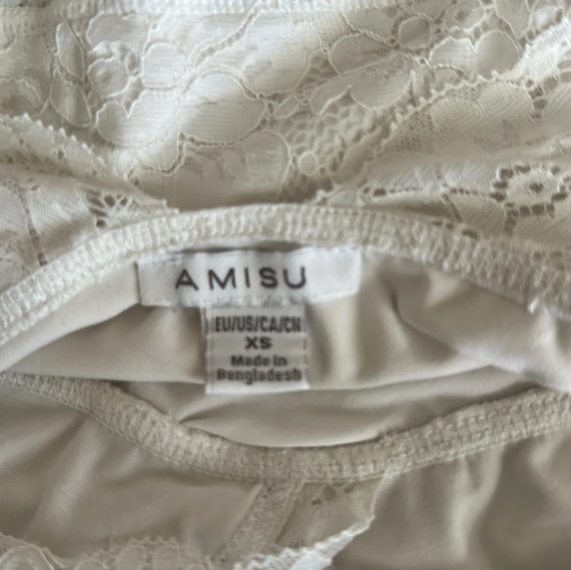 Vit spetsig linnetopp från Amisu XS - 2